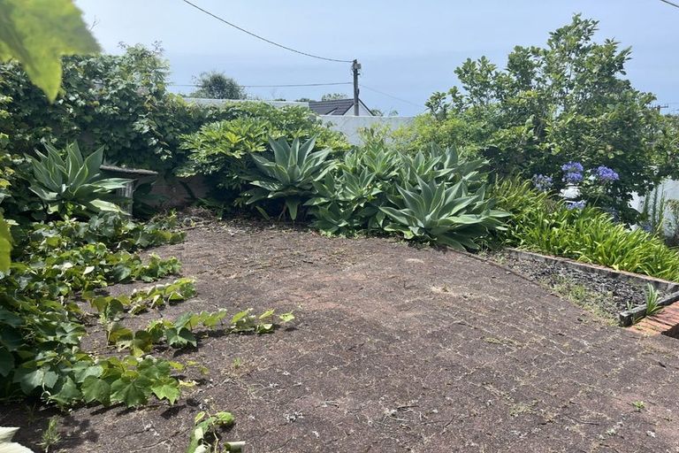 Photo of property in 98 Matipo Road, Mairangi Bay, Auckland, 0630