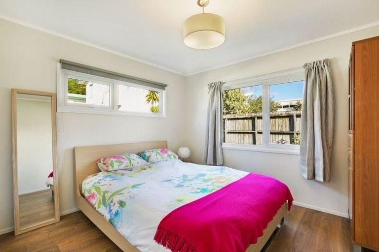 Photo of property in 2/24 Gazelle Avenue, Beach Haven, Auckland, 0626