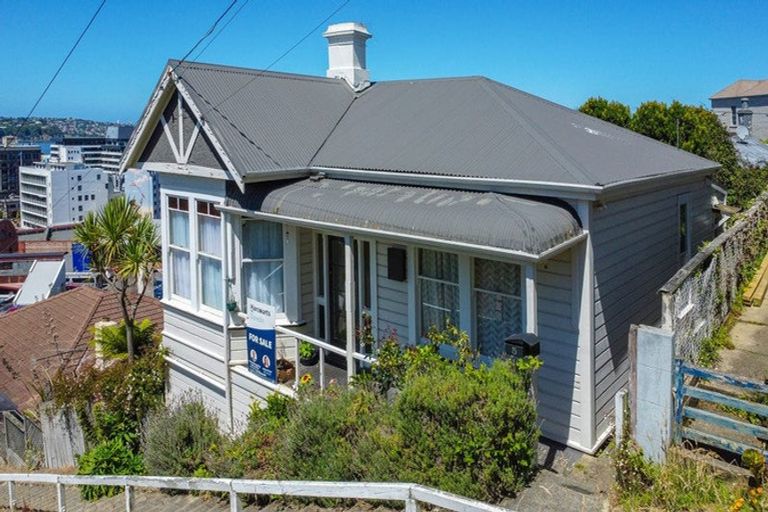 Photo of property in 5 Elm Row, Dunedin Central, Dunedin, 9016