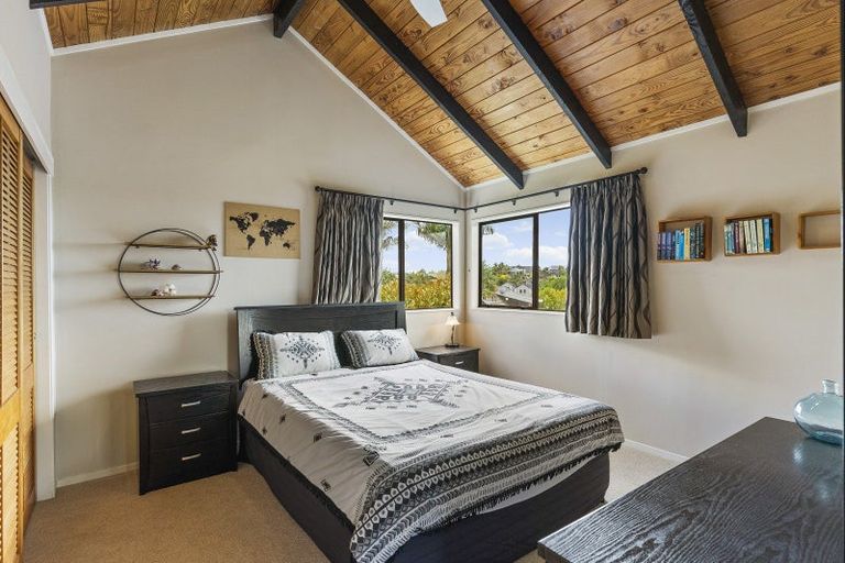 Photo of property in 33 Marina View Drive, West Harbour, Auckland, 0618