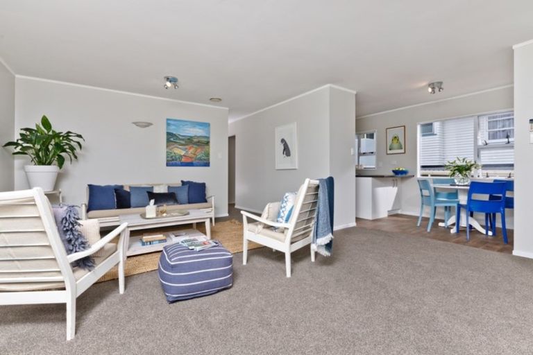 Photo of property in 2/31 Alamein Avenue, Belmont, Auckland, 0622