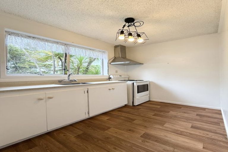 Photo of property in 2/12 Velma Road, Hillcrest, Auckland, 0627