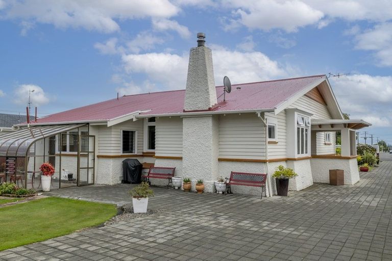 Photo of property in 56 Queenwood Road, Levin, 5510