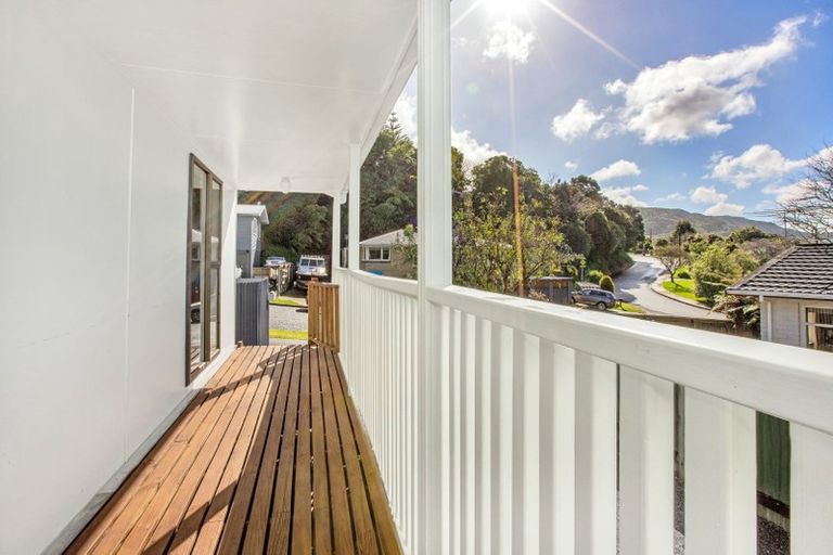 Photo of property in 2 Harold Grove, Stokes Valley, Lower Hutt, 5019