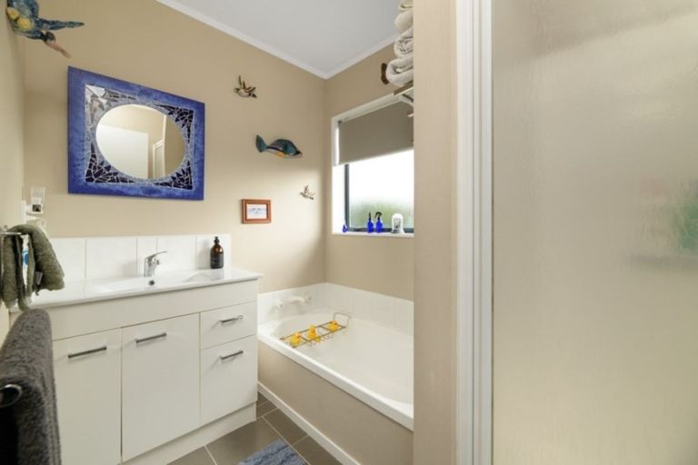 Photo of property in 315 Gravatt Road, Papamoa Beach, Papamoa, 3118