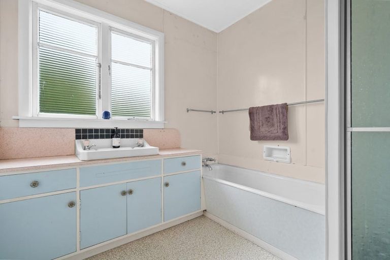 Photo of property in 25 Victoria Street, Carterton, 5713