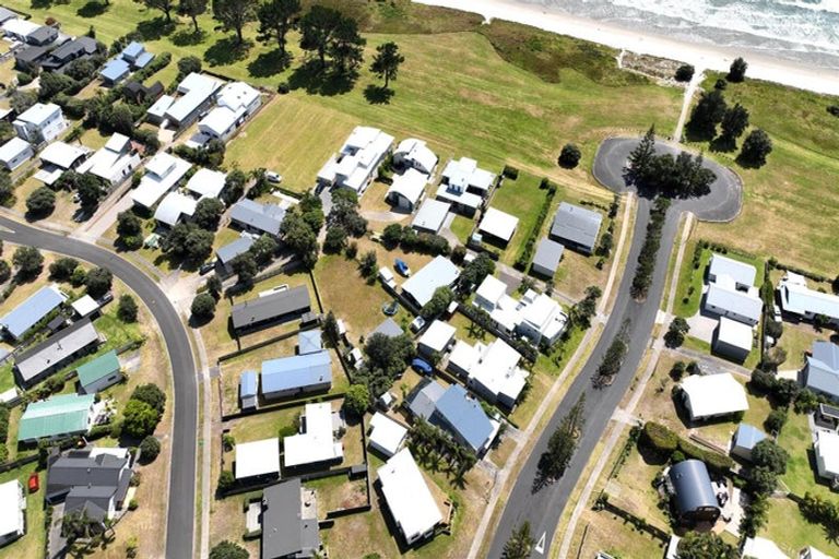 Photo of property in 102 Sands Crescent, Matarangi, Whitianga, 3592