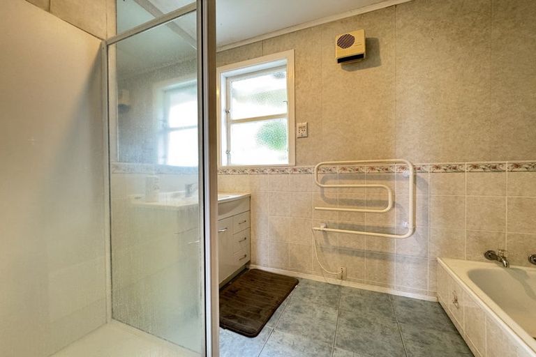 Photo of property in 29 Hollies Crescent, Johnsonville, Wellington, 6037