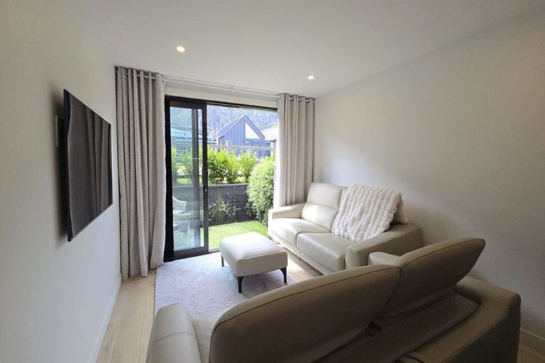 Photo of property in 33 Ryan Loop, Jacks Point, 9371