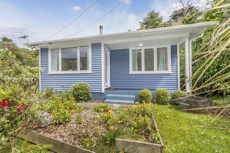 Photo of property in 65 Airlie Road, Plimmerton, Porirua, 5026