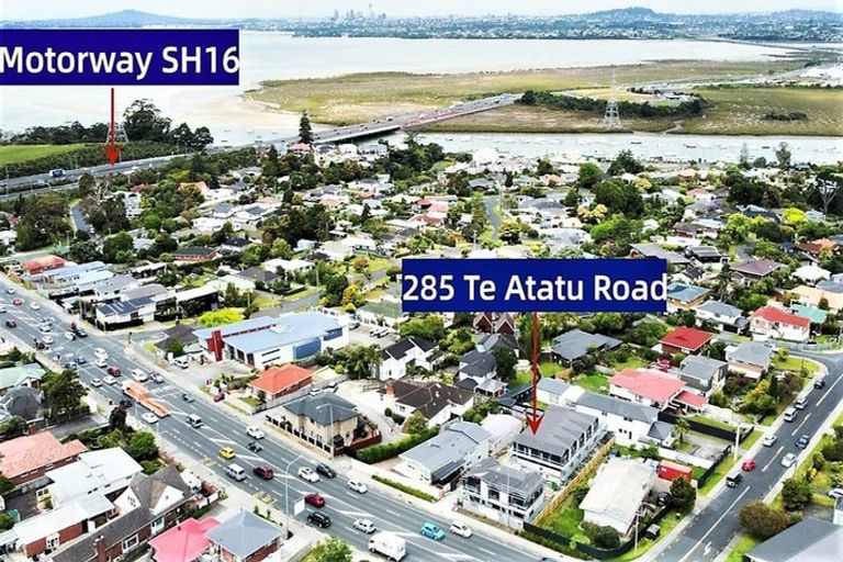 Photo of property in 1/285 Te Atatu Road, Te Atatu South, Auckland, 0610