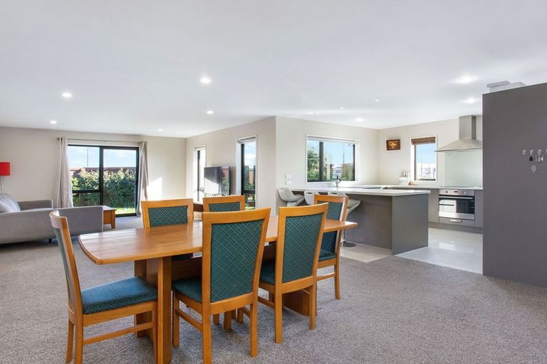 Photo of property in 72 Shillingford Boulevard, Rolleston, 7615