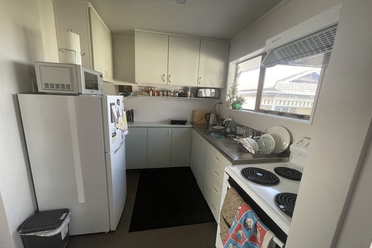 Photo of property in 1/133 Queens Drive, Lyall Bay, Wellington, 6022