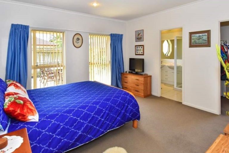 Photo of property in 10 Glencalder Place, Wattle Downs, Auckland, 2103