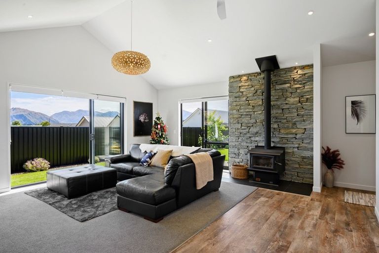 Photo of property in 29 Little Alpha Loop, Wanaka, 9305