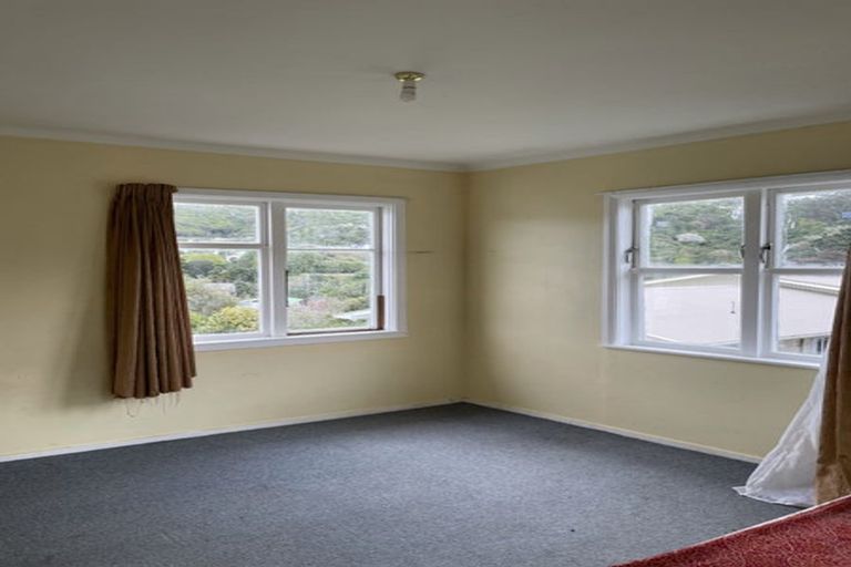 Photo of property in 10 Olivia Crescent, Tawa, Wellington, 5028