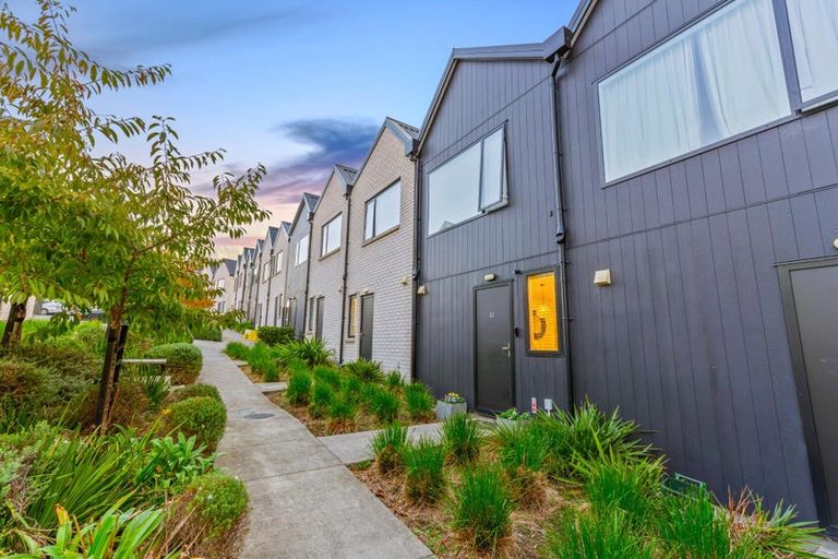 Photo of property in 32 Wharara Lane, Massey, Auckland, 0614