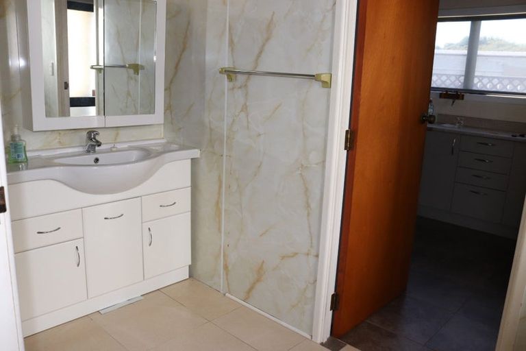 Photo of property in 7a Litchfield Place, Clarks Beach, 2122