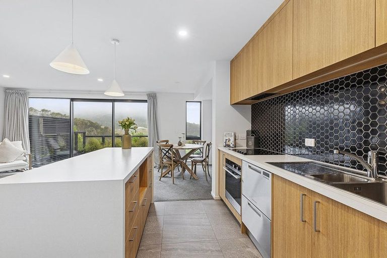 Photo of property in 28 Holystone Road, Whitby, Porirua, 5024