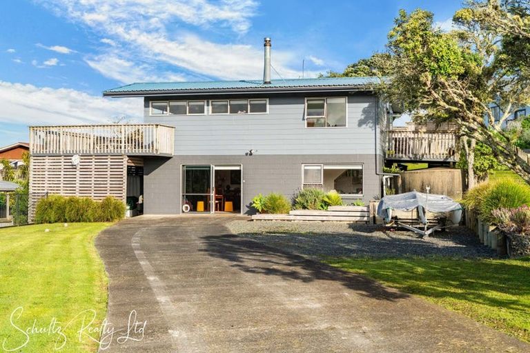 Photo of property in 23 Oxford Street, Whakapirau, 0583
