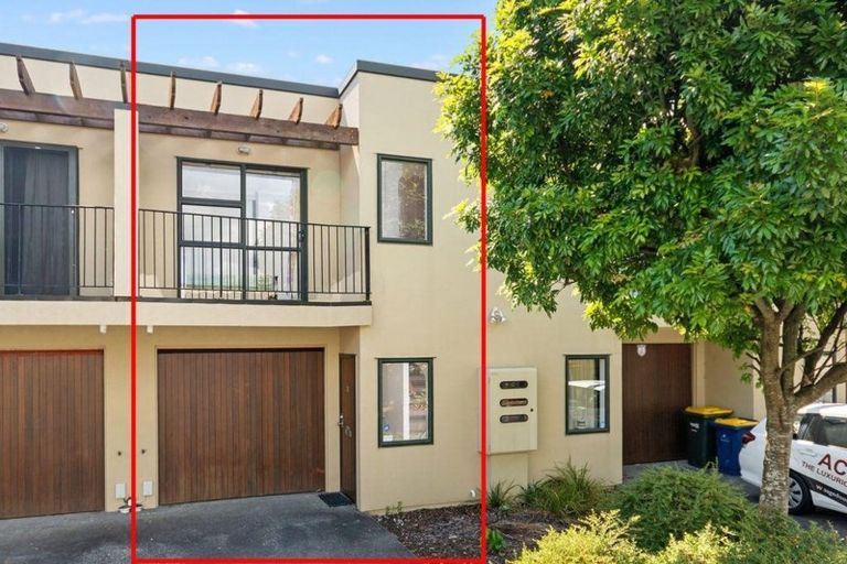 Photo of property in 10/17 Harbour View Road, Te Atatu Peninsula, Auckland, 0610