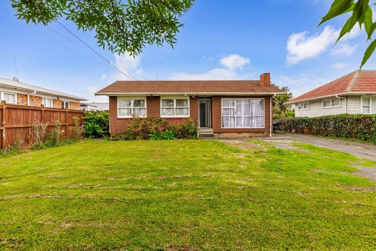 Photo of property in 105 Henderson Valley Road, Henderson, Auckland, 0612