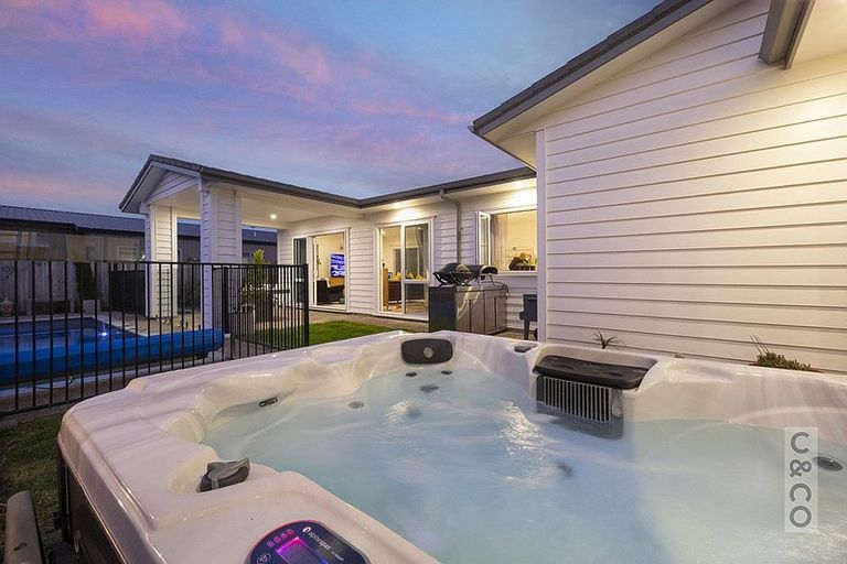 Photo of property in 14 Floyd Road, Riverhead, 0820