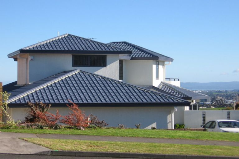 Photo of property in 71 Goodwood Drive, Goodwood Heights, Auckland, 2105