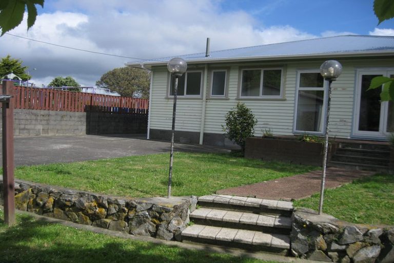 Photo of property in 19 Holly Grove, Maungaraki, Lower Hutt, 5010