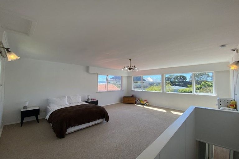 Photo of property in 18 Kauri Street, Eastbourne, Lower Hutt, 5013