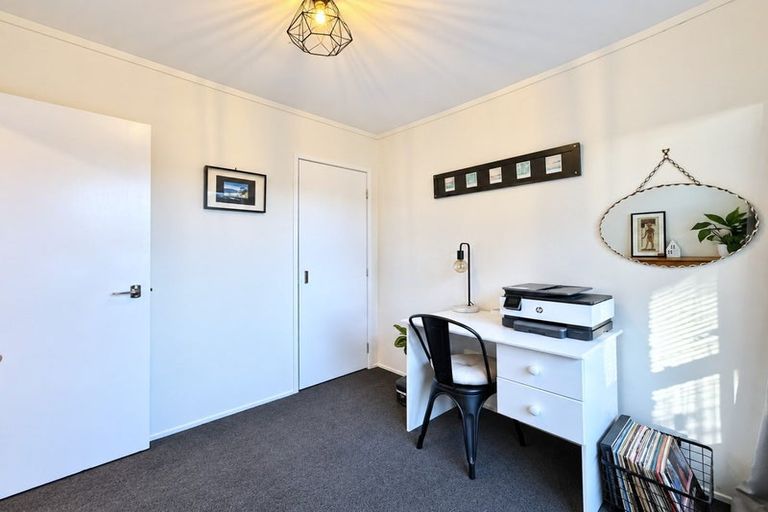 Photo of property in 2/15 Gloaming Place, Conifer Grove, Takanini, 2112