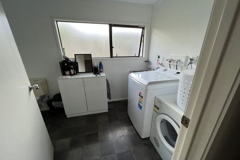 Photo of property in 9 Raphael Place, West Harbour, Auckland, 0618