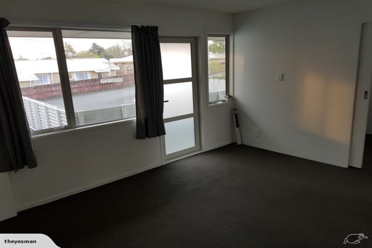 Photo of property in 33 Seddon Road, Frankton, Hamilton, 3204