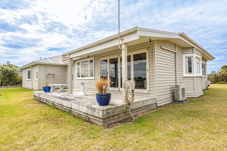 Photo of property in 153 Cornfoot Street, Castlecliff, Whanganui, 4501