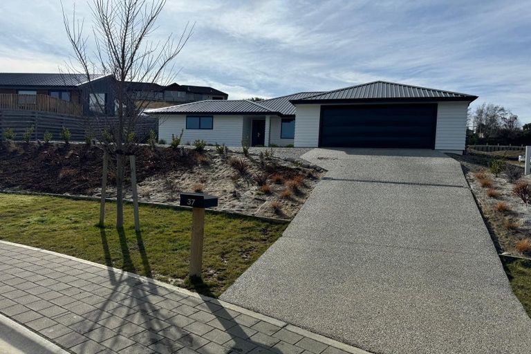 Photo of property in 37 Tomtit Crescent, Lake Hawea, 9382