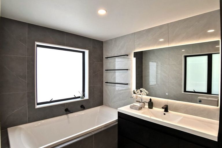 Photo of property in 57e Hogans Road, Glenfield, Auckland, 0629