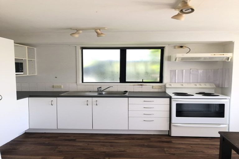 Photo of property in 1/13a Kitewao Street, Northcote, Auckland, 0627