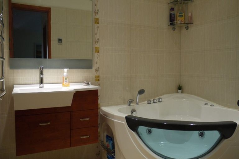 Photo of property in 7 Craigieburn Lane, Mount Pleasant, Christchurch, 8081