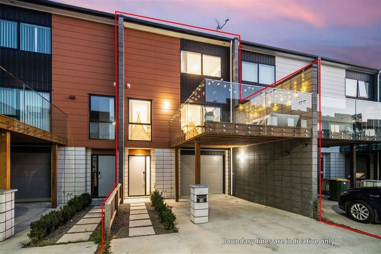 Photo of property in 18 Meritage Lane, Te Atatu South, Auckland, 0610