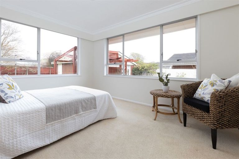 Photo of property in 6 Camberwell Place, Avonhead, Christchurch, 8042