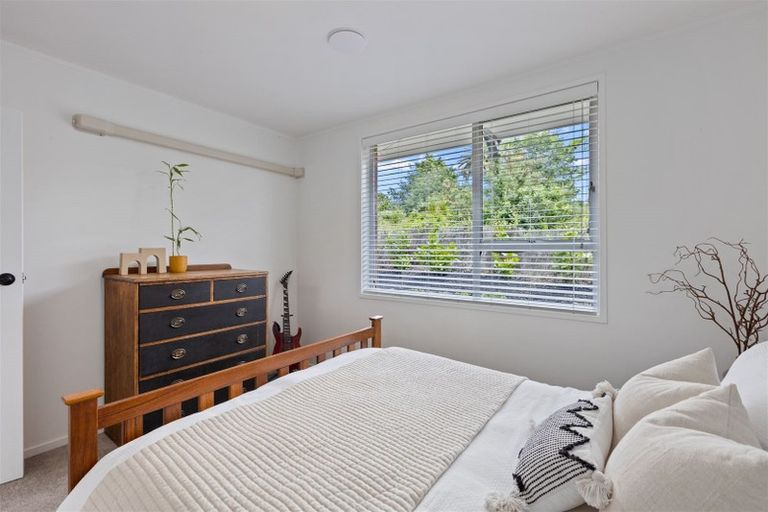 Photo of property in 2/9 John Court Street, Birkenhead, Auckland, 0626