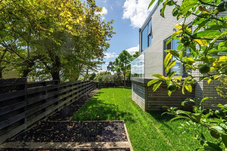 Photo of property in 1/14 Rothesay Bay Road, Rothesay Bay, Auckland, 0630