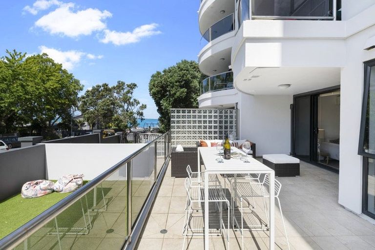 Photo of property in 175h Hurstmere Road, Takapuna, Auckland, 0622