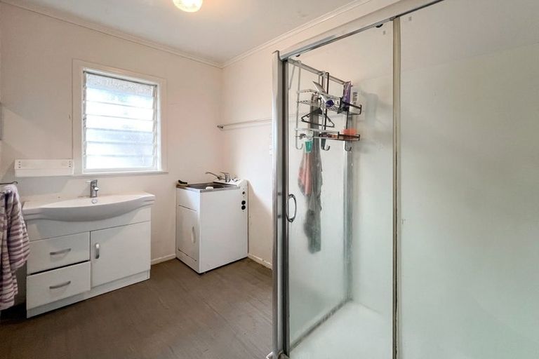 Photo of property in 3201 Great North Road, New Lynn, Auckland, 0600