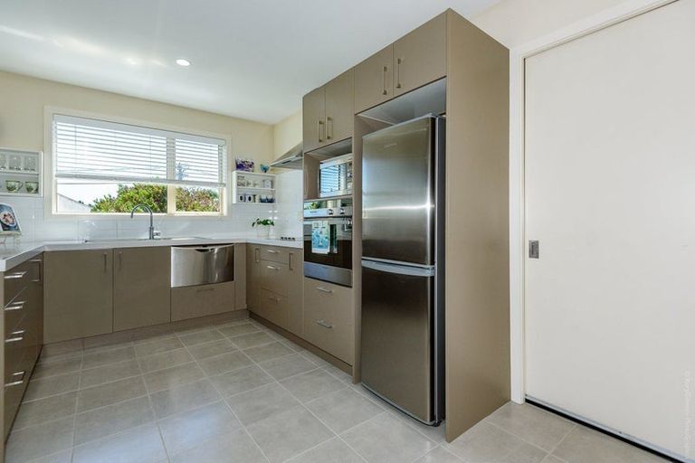 Photo of property in 27 Saltaire Street, North New Brighton, Christchurch, 8083