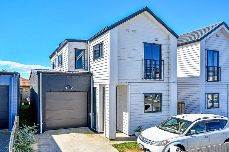 Photo of property in 10 Tapuwae Way, Mangere Bridge, Auckland, 2022