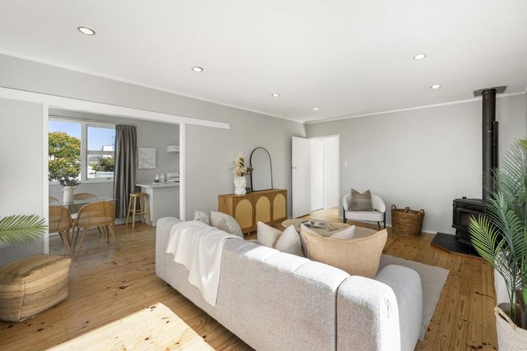 Photo of property in 897 East Coast Road, Northcross, Auckland, 0632