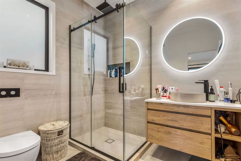 Photo of property in 3 Stow Place, Henderson, Auckland, 0612