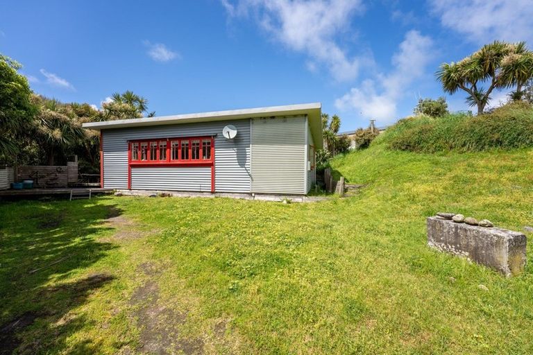 Photo of property in 42 Sarah Street, Waikawa Beach, Levin, 5573