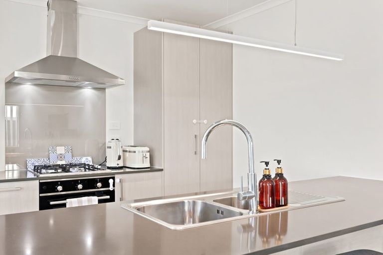 Photo of property in 9 Mokopapa Street, Takanini, 2112